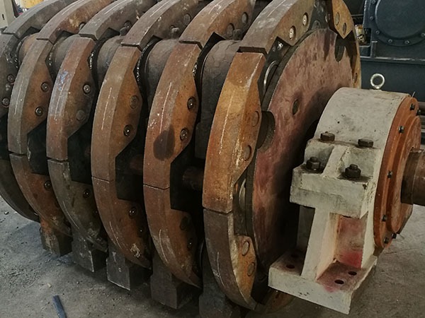 四川小型車載移動(dòng)破碎機(jī)站
